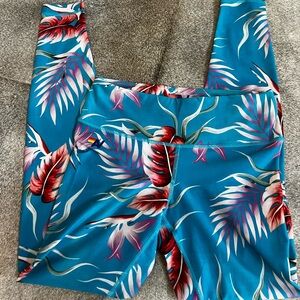 Aviator Nation palm leaf crop leggings.